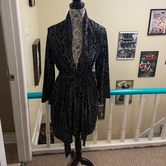 Jones New York Other - Jones New York Size L/XL Cheetah Housecoat